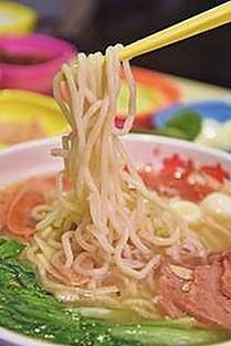 娱乐圈风云再起：从热搜爆点到经典表情包，一文回顾吃瓜视频背后的故事