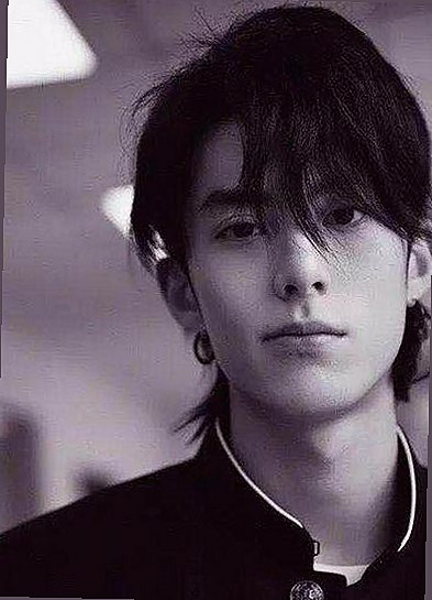 娱乐圈闺蜜CP背后的故事与明星赵薇的平静时刻