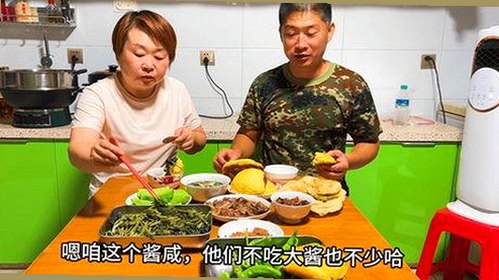 揭秘娱乐圈“吃瓜”现象：明星缩写小说与“锅老师”的幕后故事