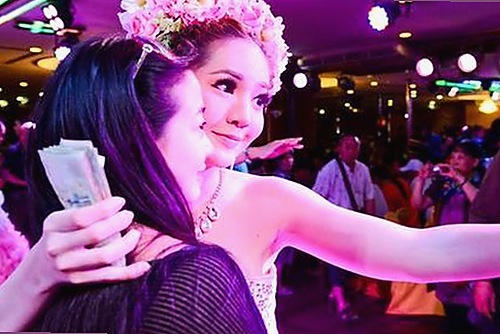 娱乐圈吃瓜名单曝光：李兰迪转型引关注，新晋小花小生争议不断