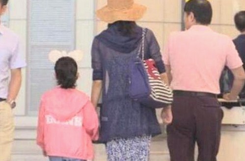 娱乐圈背后的甜蜜与苦涩：从吃瓜视频看明星与粉丝的微妙关系