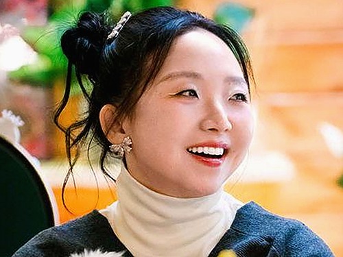 从“吃瓜”到娱乐圈门票：揭秘网络表情包与忠实粉丝背后的真实图景