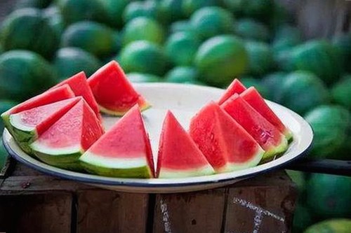 国产成年影视多元探索引发热议，郭德纲传奇人生成讨论焦点