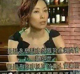 某知名女明星最新动态：公开亮相展现新形象